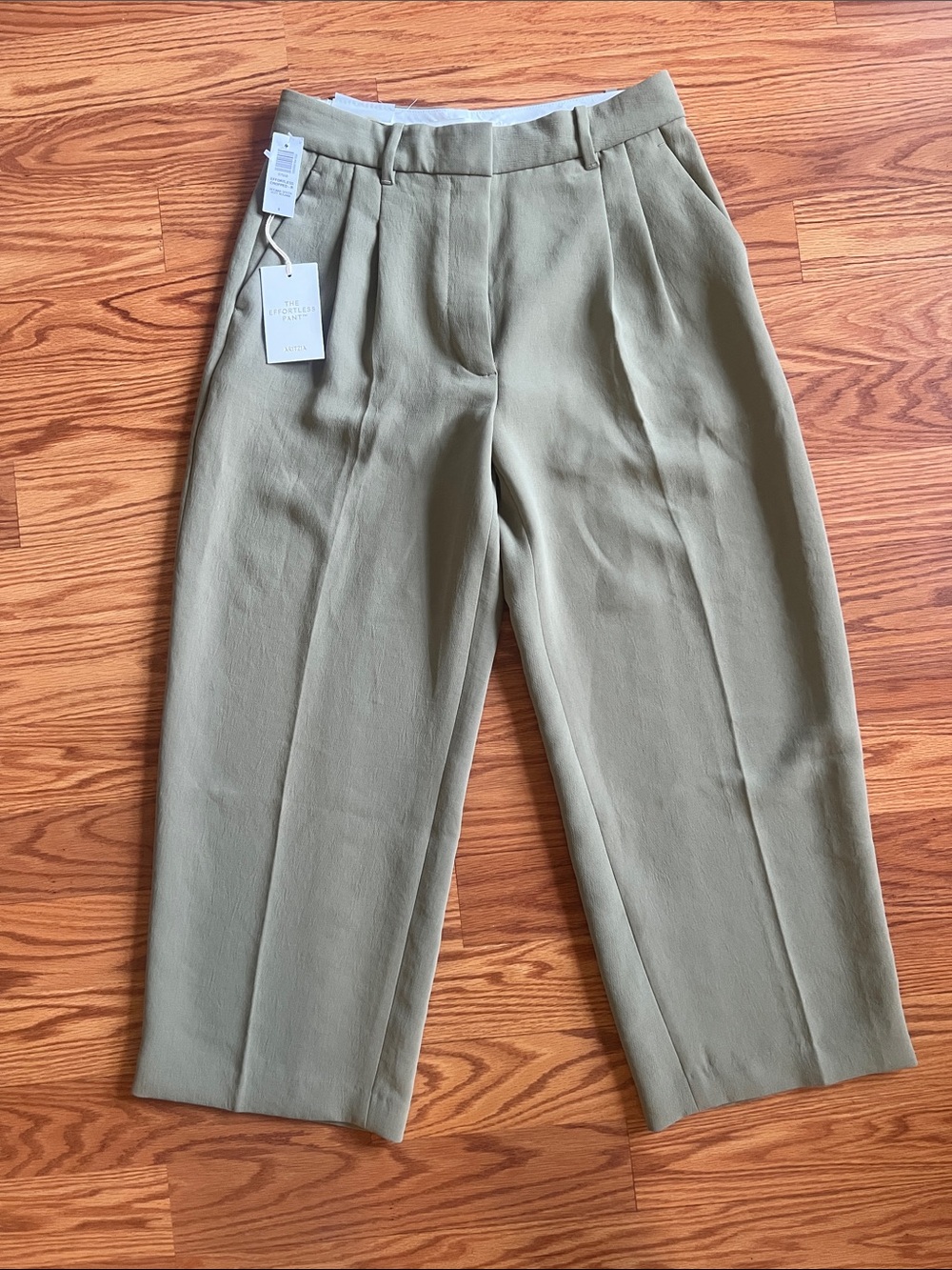 Aritzia Olive Cropped Pleated Trousers